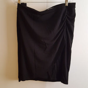 Side-rouche dressy and professional black skirt